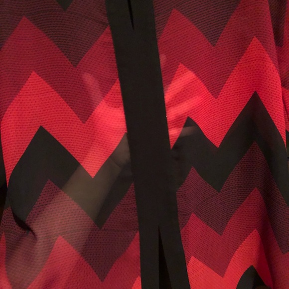 Sheer hi-lo chevron print blouse - Picture 3 of 3